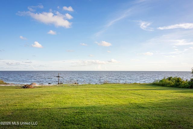 Seashore Avenue, Ocean Springs, MS 39564