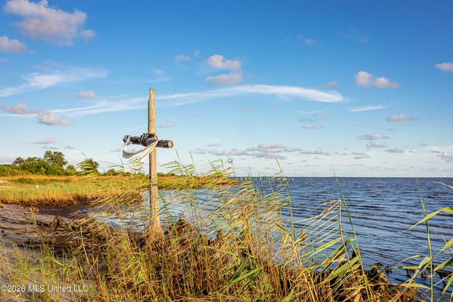 Seashore Avenue, Ocean Springs, MS 39564