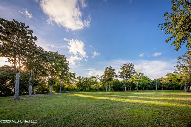Seashore Avenue, Ocean Springs, MS 39564