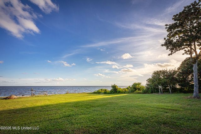 Seashore Avenue, Ocean Springs, MS 39564