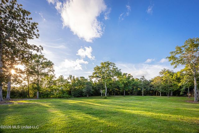 Seashore Avenue, Ocean Springs, MS 39564