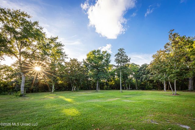 Seashore Avenue, Ocean Springs, MS 39564