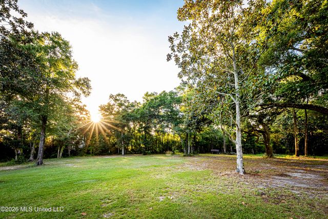 Seashore Avenue, Ocean Springs, MS 39564
