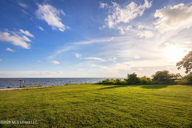 Seashore Avenue, Ocean Springs, MS 39564