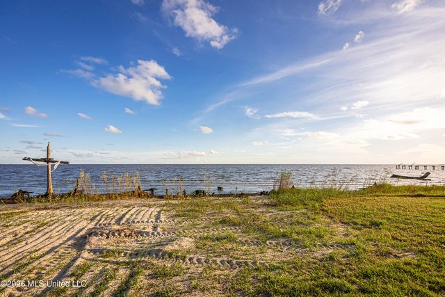 Seashore Avenue, Ocean Springs, MS 39564