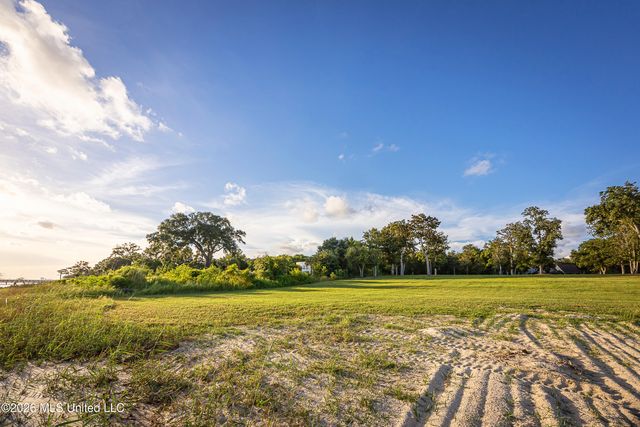 Seashore Avenue, Ocean Springs, MS 39564