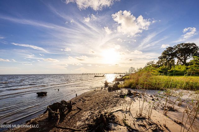 Seashore Avenue, Ocean Springs, MS 39564