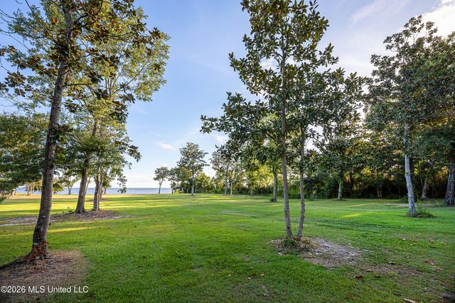 Seashore Avenue, Ocean Springs, MS 39564