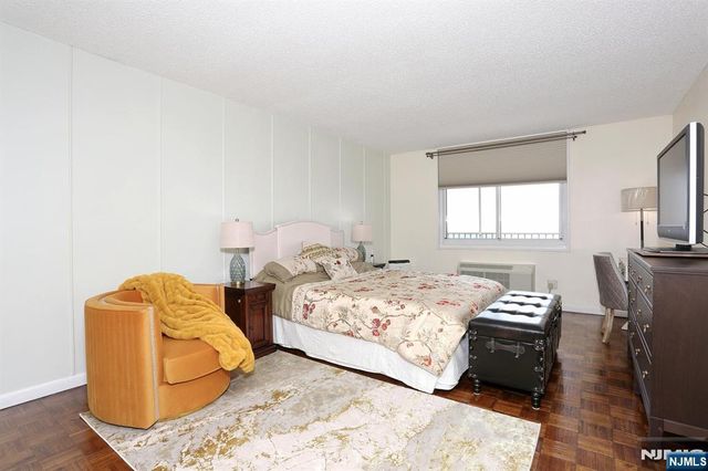 160 Overlook Avenue 26C, Hackensack, NJ 07601