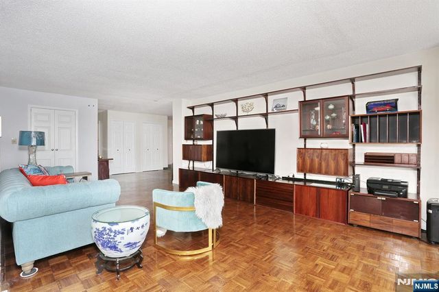 160 Overlook Avenue 26C, Hackensack, NJ 07601