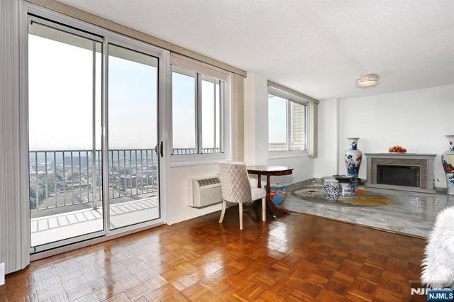 160 Overlook Avenue 26C, Hackensack, NJ 07601