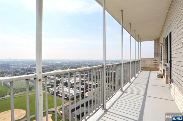 160 Overlook Avenue 26C, Hackensack, NJ 07601