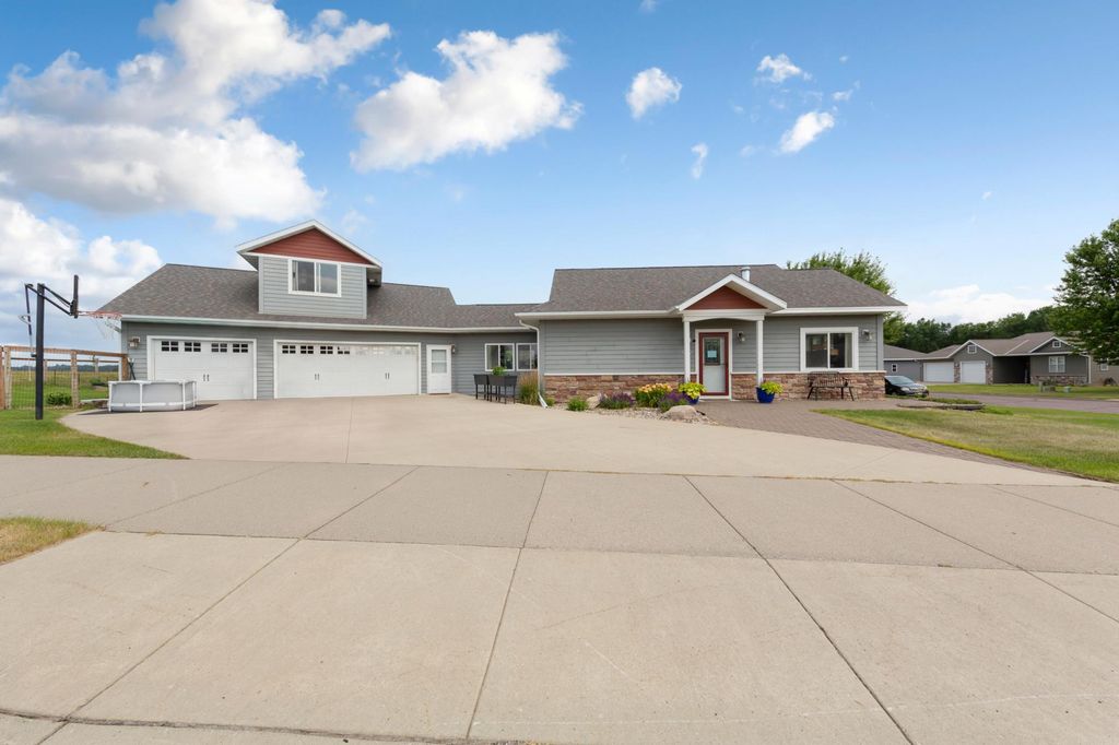 1700 Wood Duck Street, Saint Peter, MN 56082