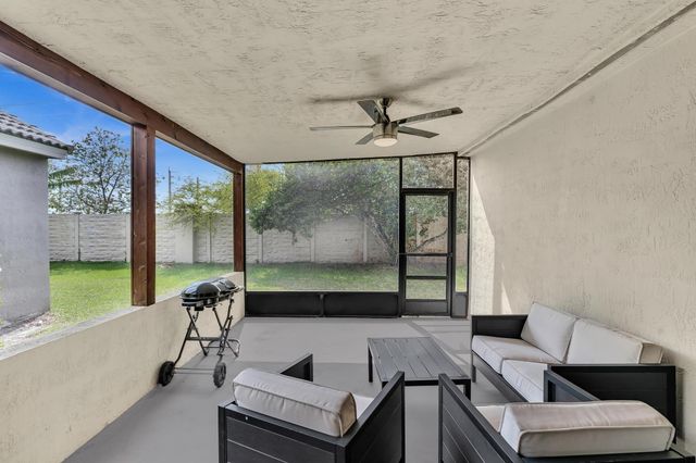 5837 N Plum Bay Pkwy, Tamarac, FL 33321