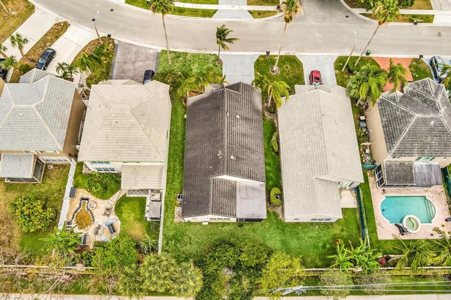 5837 N Plum Bay Pkwy, Tamarac, FL 33321
