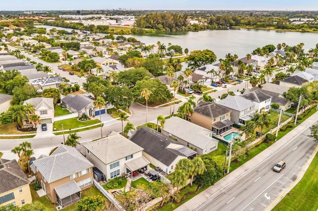 5837 N Plum Bay Pkwy, Tamarac, FL 33321