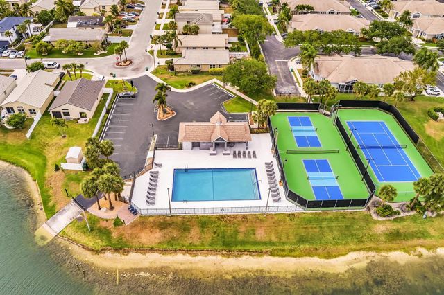 5837 N Plum Bay Pkwy, Tamarac, FL 33321