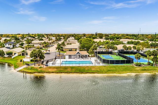 5837 N Plum Bay Pkwy, Tamarac, FL 33321