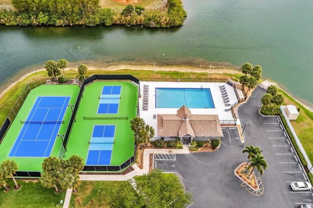 5837 N Plum Bay Pkwy, Tamarac, FL 33321