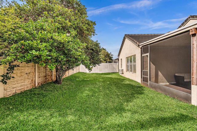 5837 N Plum Bay Pkwy, Tamarac, FL 33321