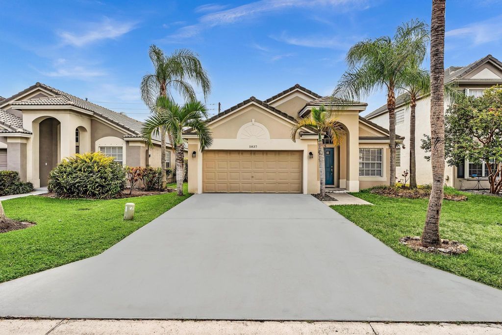 5837 N Plum Bay Pkwy, Tamarac, FL 33321