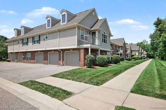 49086 W Woods Drive, Utica, MI 48317