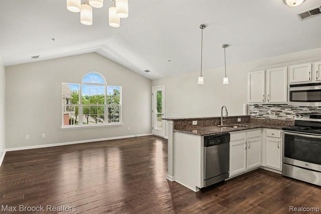 49086 W Woods Drive, Utica, MI 48317
