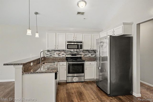 49086 W Woods Drive, Utica, MI 48317