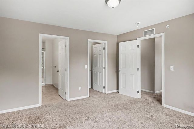 49086 W Woods Drive, Utica, MI 48317