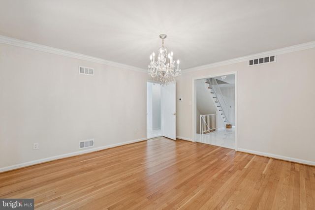 2827 ELLICOTT ST NW, Washington, DC 20008