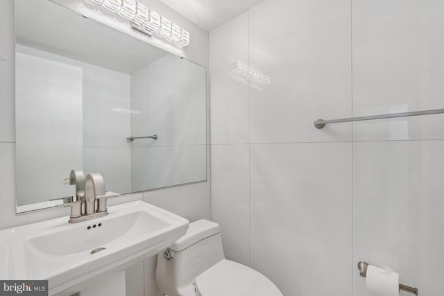 2827 ELLICOTT ST NW, Washington, DC 20008