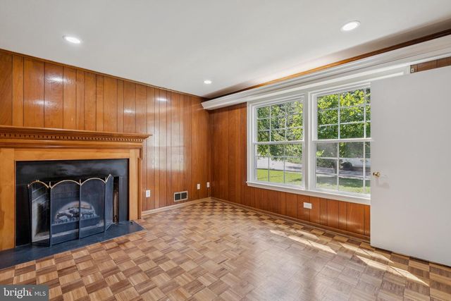 2827 ELLICOTT ST NW, Washington, DC 20008
