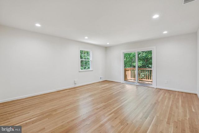 2827 ELLICOTT ST NW, Washington, DC 20008