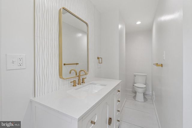 2827 ELLICOTT ST NW, Washington, DC 20008