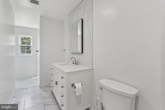 2827 ELLICOTT ST NW, Washington, DC 20008