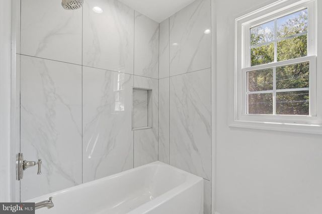 2827 ELLICOTT ST NW, Washington, DC 20008