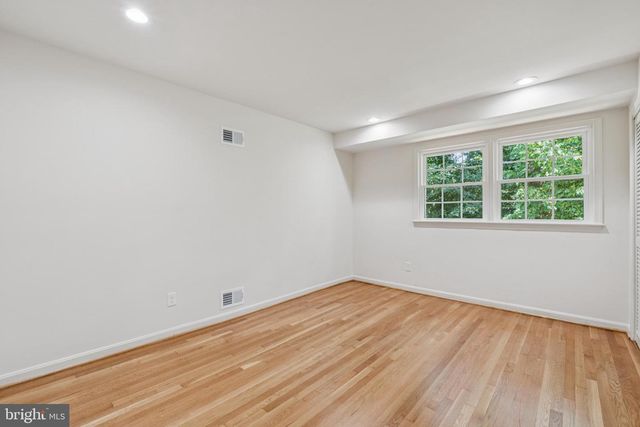 2827 ELLICOTT ST NW, Washington, DC 20008