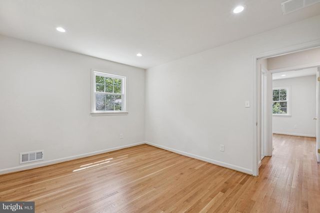 2827 ELLICOTT ST NW, Washington, DC 20008
