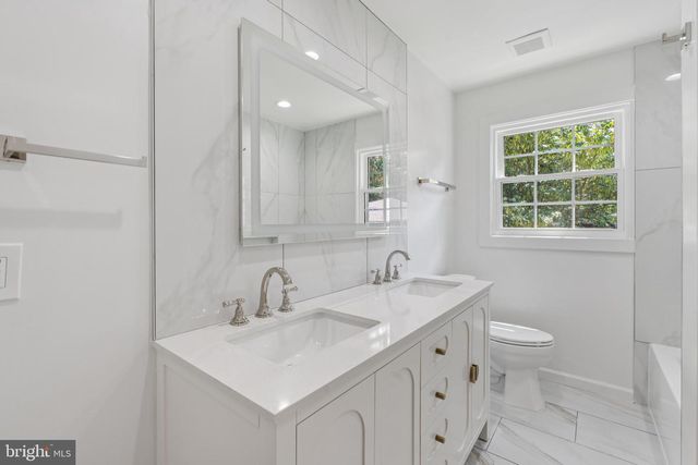 2827 ELLICOTT ST NW, Washington, DC 20008