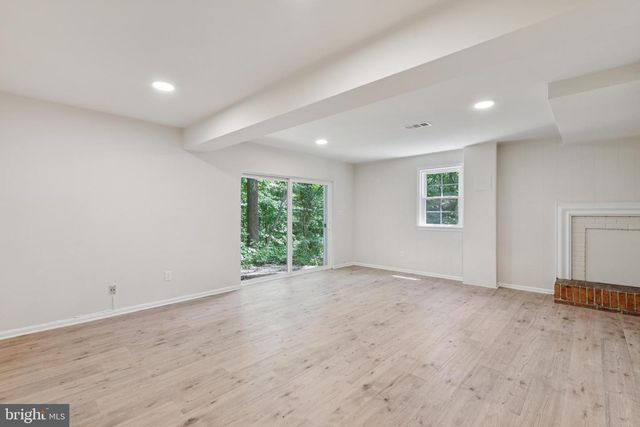 2827 ELLICOTT ST NW, Washington, DC 20008