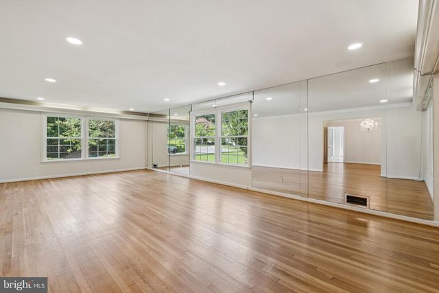 2827 ELLICOTT ST NW, Washington, DC 20008