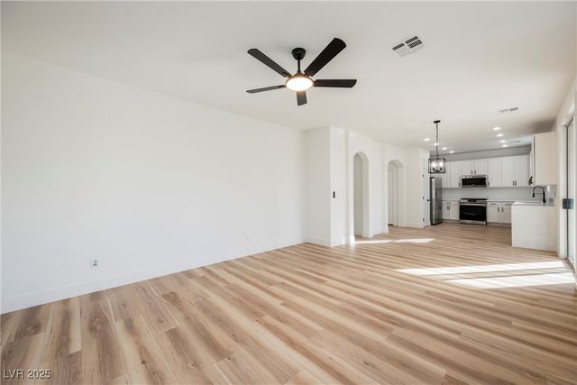 737 Thorton Beach Street, Henderson, NV 89015