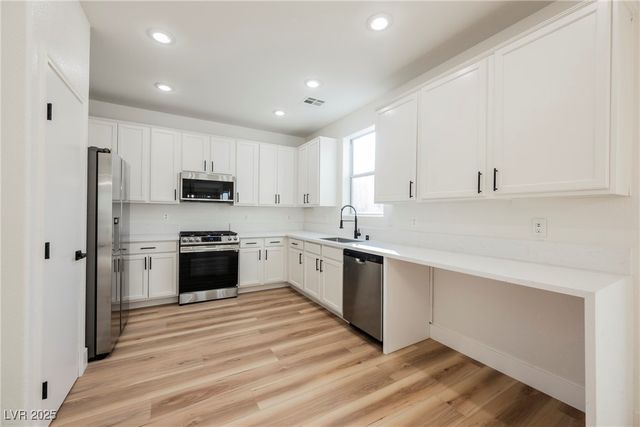 737 Thorton Beach Street, Henderson, NV 89015