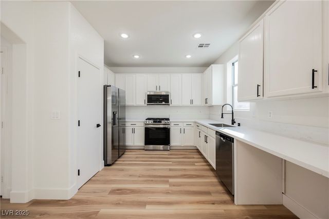 737 Thorton Beach Street, Henderson, NV 89015