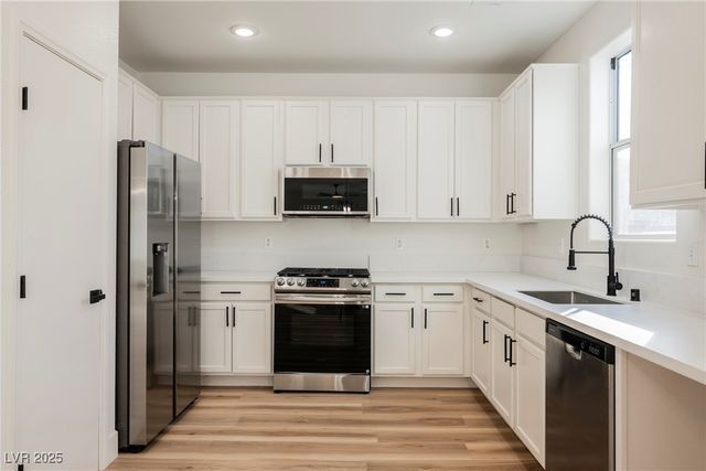 737 Thorton Beach Street, Henderson, NV 89015