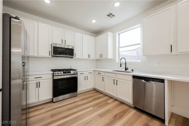 737 Thorton Beach Street, Henderson, NV 89015