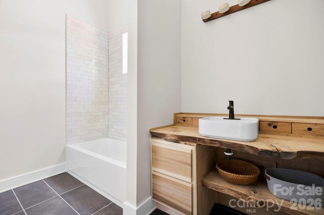 25 Fireside Drive, Asheville, NC 28806