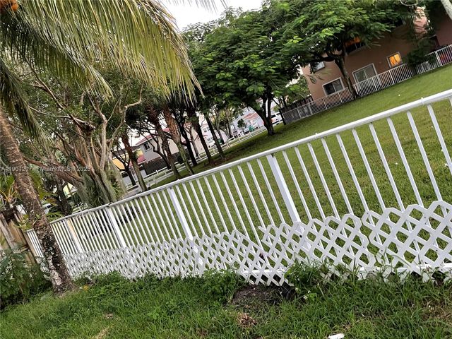 16530 SW 96th Ter, Miami, FL 33196