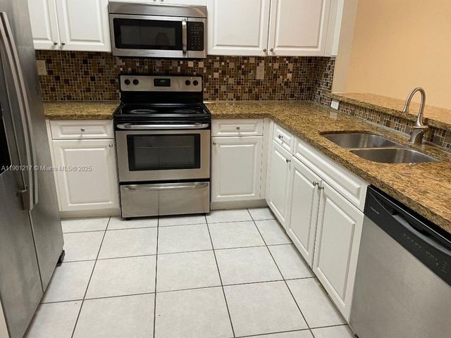 16530 SW 96th Ter, Miami, FL 33196