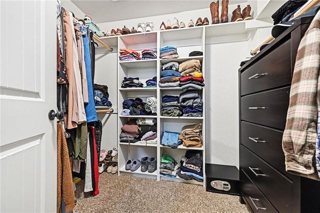 9621 N Adrian Avenue, Kansas City, MO 64154